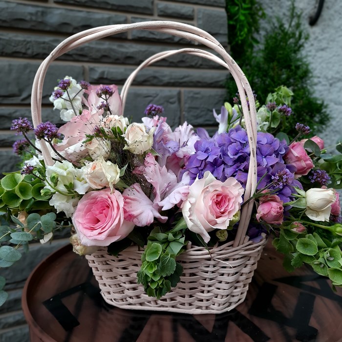 Шикарная цветочная корзинка - фото 4945