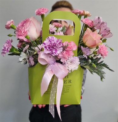 Милая цветочная композиция в сумочке - фото 5276