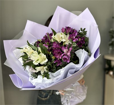 Букет из альстромерий с фисташкой 2646