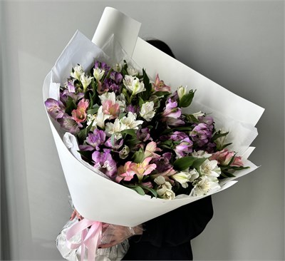 Букет из альстромерий к празднику 2647