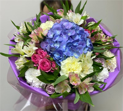 Букет с нежной гортензией 3170