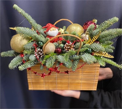 Композиция в декоративной корзинке 3311