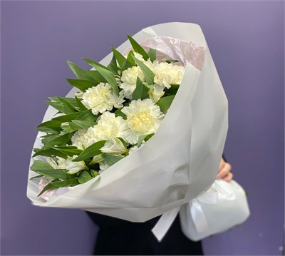 №23 Букет из белых альстромерий и диантусов 3347