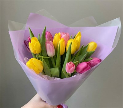 №45 Букет из 15 розовых и желтых тюльпанов 3388