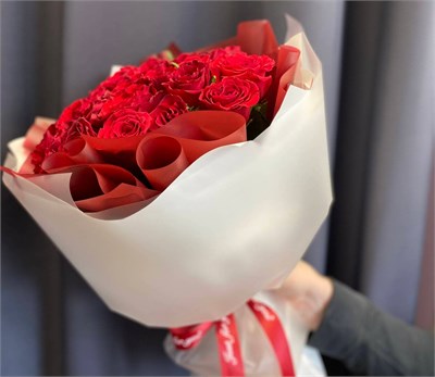 Букет из 29 ярких роз Кения 3467