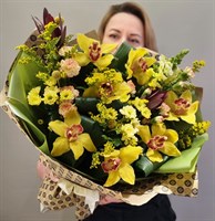 Яркий букет с лимонными орхидеями