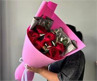 Букет из красных роз с фисташкой 3122