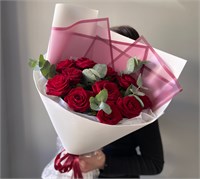 Букет из 11 ярких роз с фисташкой 3125