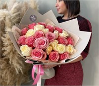 Разноцветный нежный букет из роз микс 50см 3133