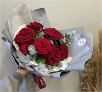 Букет из 7 ярких роз 3145