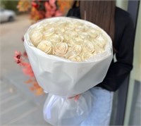 Роза микс (50-60см) в дизайнерской упаковке 3153