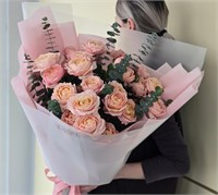 Нежная кустовая роза с эвкалиптом 3245