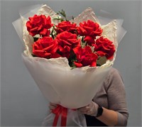 Букет из 7 роз с эвкалиптом 3288