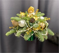 Новогодняя композиция с нобилисом и шарами 3296