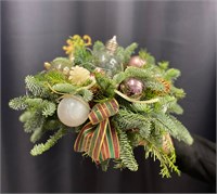 Зимний букет с игрушками и лентами 3301