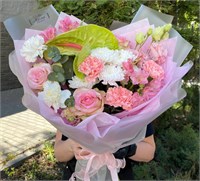 №16 Прекрасный антуриум в букете с весенними цветами 3496