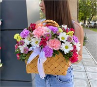 Композиция в изящной плетеной сумочке 3578
