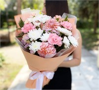 Нежный букет с розовыми георгинами 3612