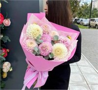 №21 Букет из 9 георгинов с эвкалиптом 3636