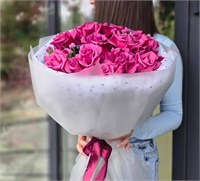 Прекрасные нежные розы со статицей 3681